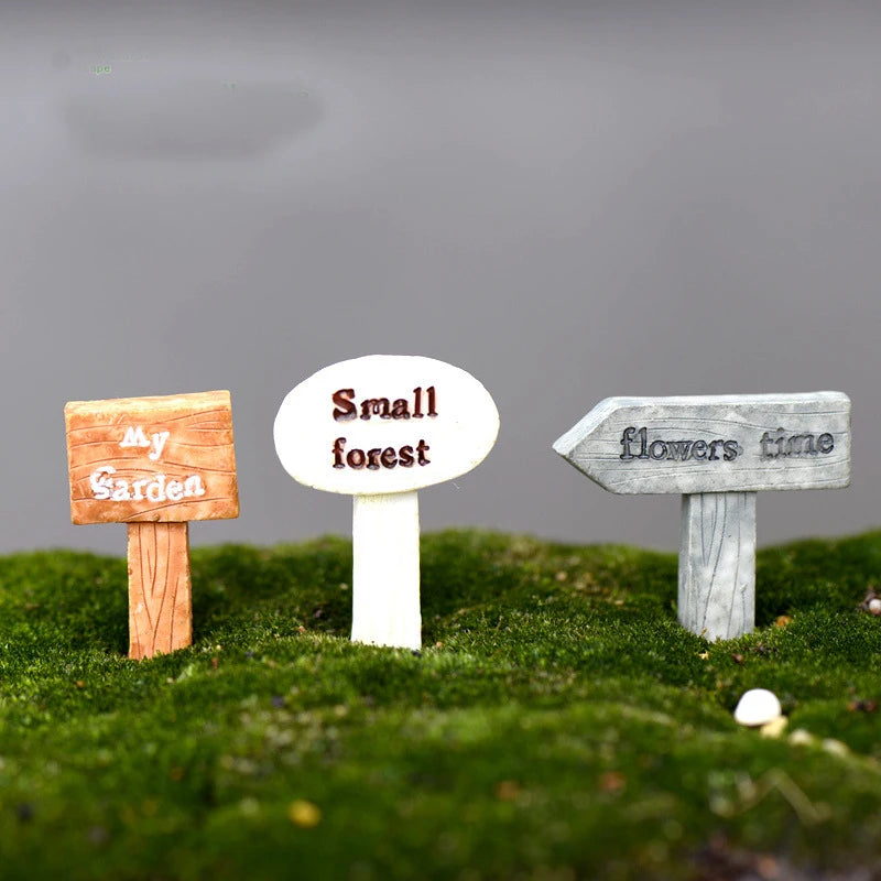 Miniature Modern Signpost Resin Figurine for Minimalist Fairy Garden Terrarium