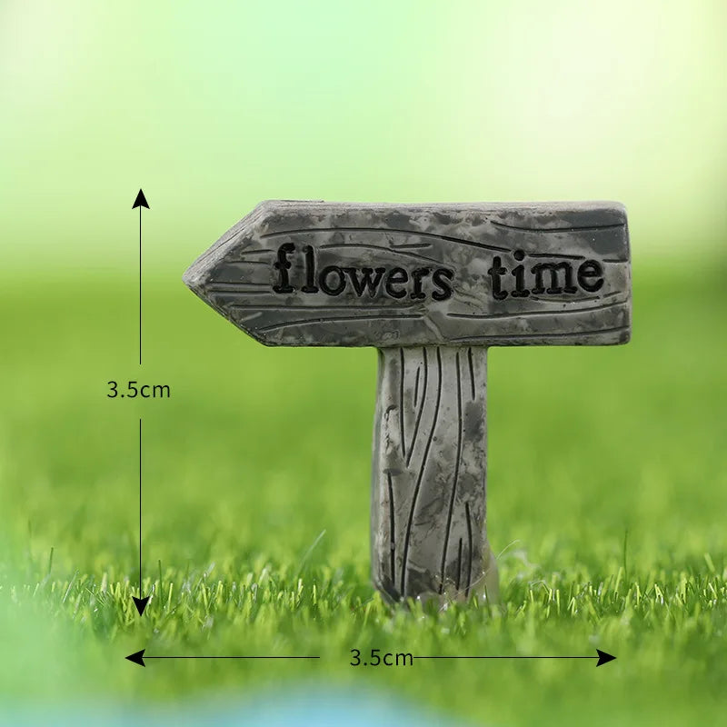 Miniature Modern Signpost Resin Figurine for Minimalist Fairy Garden Terrarium