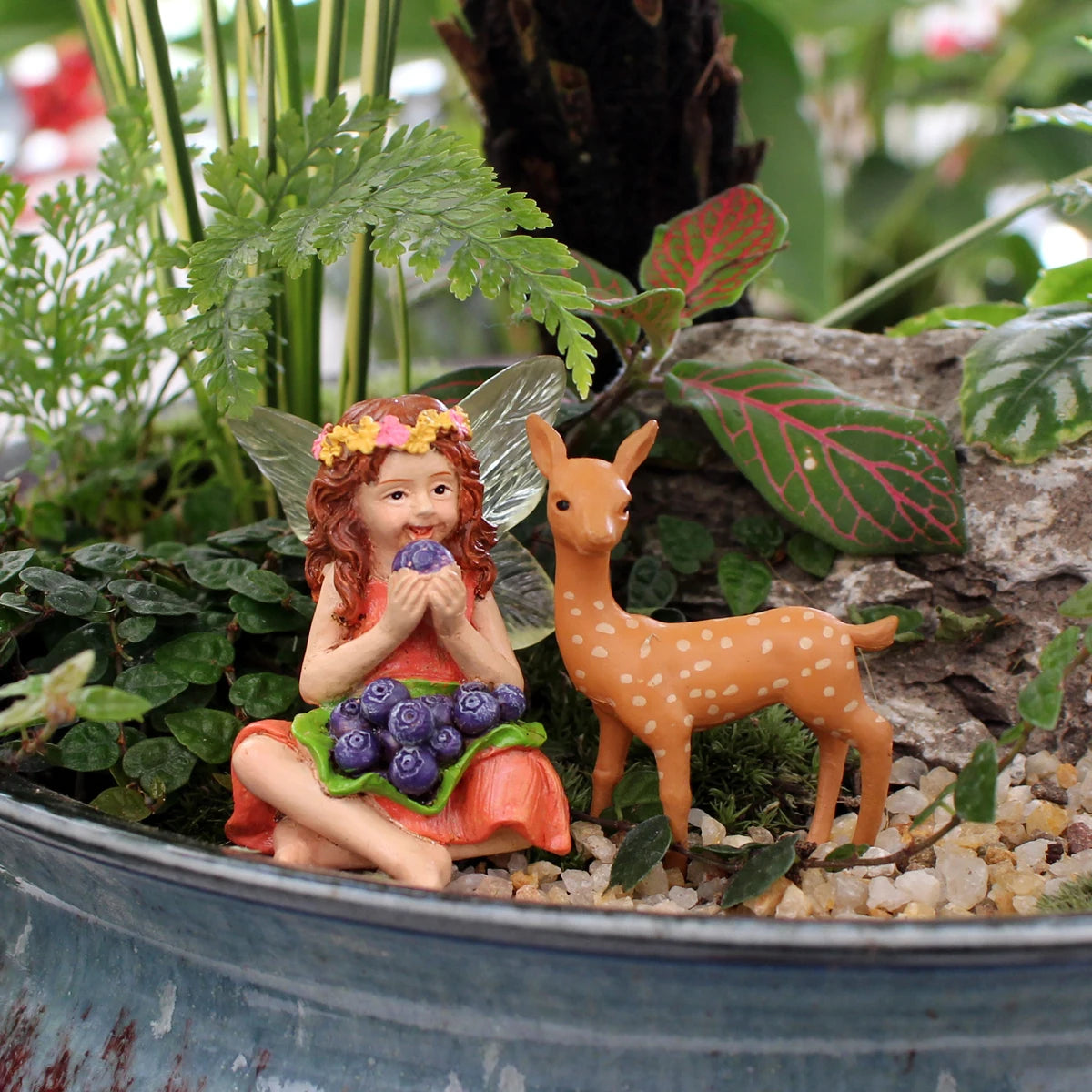 Mini Flower Fairy Eating Berry Statue Resin Miniature for Fairy Garden Pot Decor
