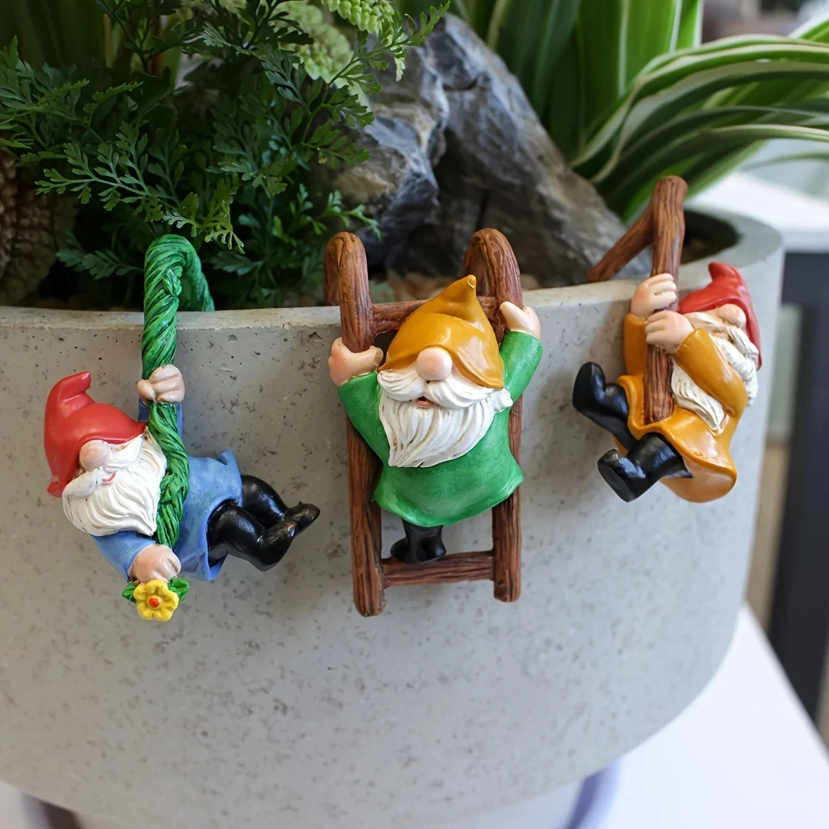3pcs Climbing Garden Gnome Pot Huggers Resin Dwarf Hanging Statue for Flower Pot