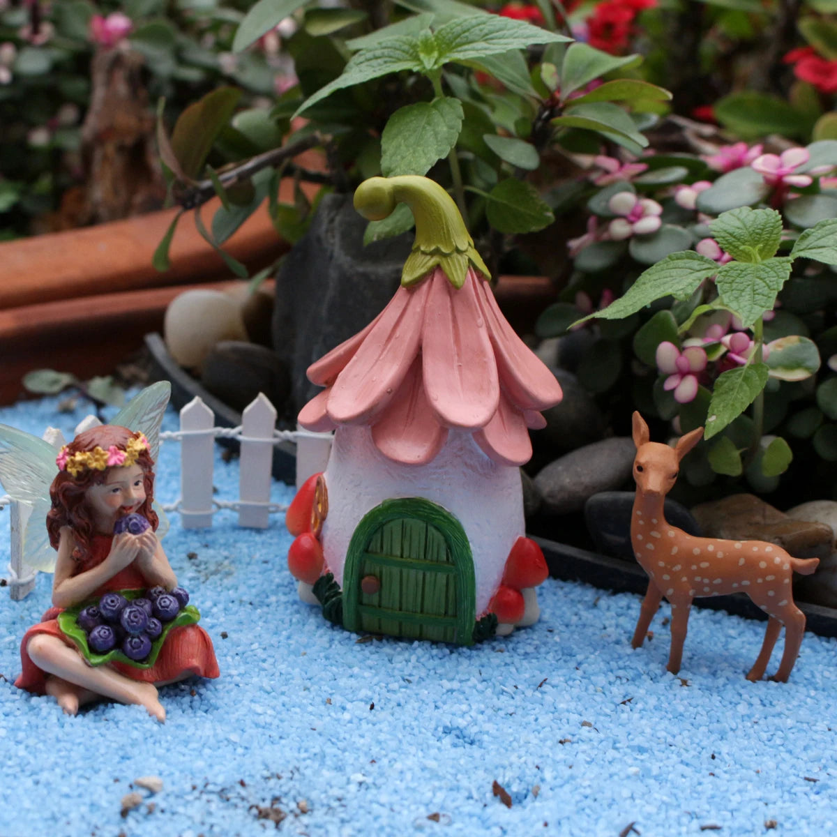 Mini Flower Fairy Eating Berry Statue Resin Miniature for Fairy Garden Pot Decor