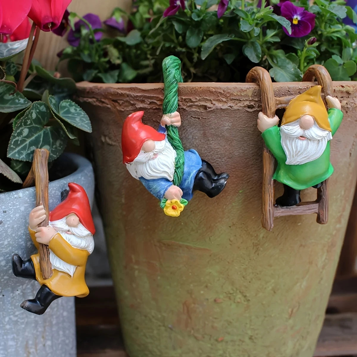 3pcs Climbing Garden Gnome Pot Huggers Resin Dwarf Hanging Statue for Flower Pot