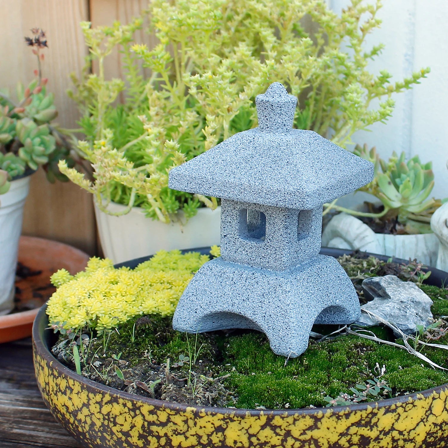 Japanese Pagoda Statue Zen Garden Lantern Solar LED Light Outdoor Fish Tank Decor