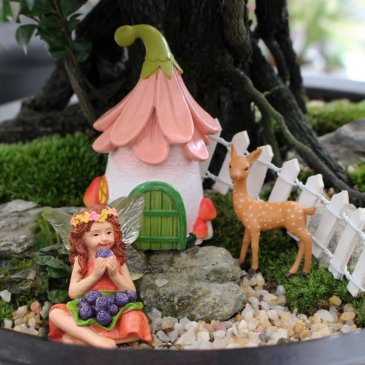 Mini Flower Fairy Eating Berry Statue Resin Miniature for Fairy Garden Pot Decor