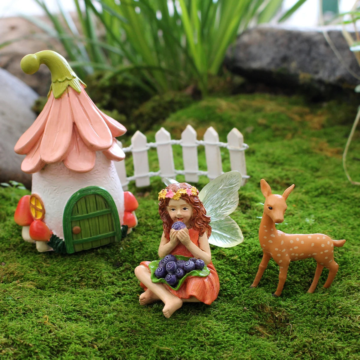 Mini Flower Fairy Eating Berry Statue Resin Miniature for Fairy Garden Pot Decor